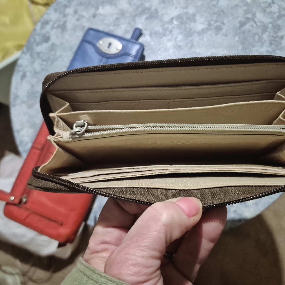 HOBO Olive Leather Accessory - Picture 7 of 8